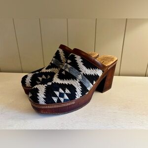 Korks Kork Ease Lori Slide Clog Aztec Fabric Heel Platform 10 Like New!